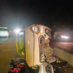 पटना-गया मार्ग पर भीषण सड़क हादसा, डिवाइडर से टकराकर पलटी कार